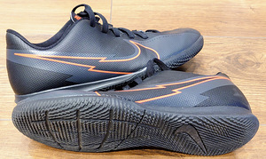 Nike jalgpallisaapad. (2 foto / 2)