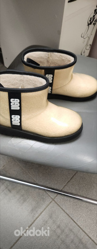 UGG