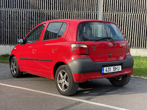 Toyota Yaris 2002a. 1.0 50kW manuaal (3 foto / 10)
