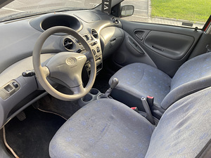 Toyota Yaris 2002a. 1.0 50kW manuaal (6 foto / 10)