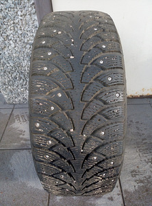 Üksik Nokian Hakkapelita - 4 205/60 R15 M + S (1 foto / 4)