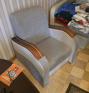 Kaks tugitooli. (2 foto / 3)