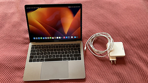 MacBook Pro 2017 8/256 ГБ i5 2,3 ГГц (3 фото из 5)