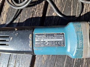 Makita 9555NB varuosadeks (1 foto / 2)