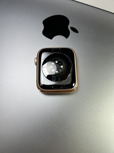 Apple Watch Series 6 GPS 44mm Gold Aluminium (2 foto / 8)