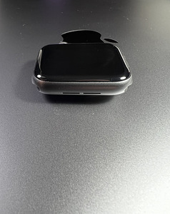 Apple Watch Series 4 GPS 44mm Graphite Aluminium aku.83% (4 foto / 10)