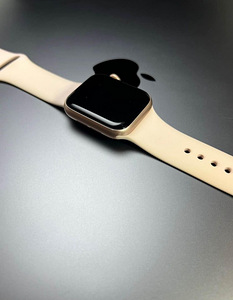 Apple Watch Series 4 GPS 40mm Gold Aluminium Aku.87% (3 foto / 7)