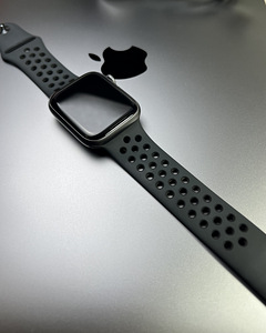 Apple Watch Series 4 Nike GPS 44mm Graphite Aluminium BH-78% (1 foto / 6)