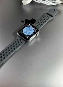 Apple Watch Series 4 Nike GPS 44mm Graphite Aluminium BH-78% (6 foto / 6)