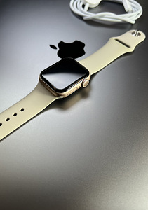 Apple Watch Series 5 GPS 40mm Aluminium Gold BH86% (5 foto / 5)