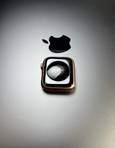 Apple Watch SE GPS + LTE 44mm Aluminium Gold BH93% (8 foto / 8)