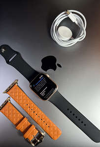 Apple Watch SE GPS 44mm Aluminium Gold BH72% (3 foto / 9)
