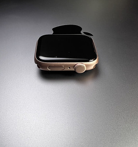 Apple Watch SE GPS 44mm Aluminium Gold BH72% (6 foto / 9)