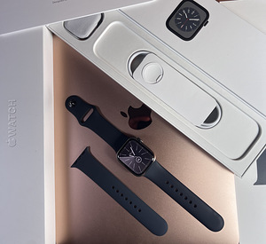 Apple Watch Series 8 GPS+LTE 41mm Graphite Stainless Steel (1 foto / 10)