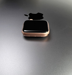 Apple Watch SE GPS 40 mm Gold Aluminum aku 88% (3 foto / 8)