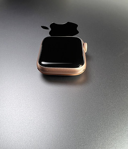Apple Watch SE GPS 40 mm Gold Aluminum aku 88% (6 foto / 8)