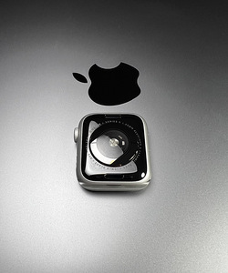 Apple Watch Series 5 GPS 40mm Aluminium Silver BH83% (8 foto / 8)