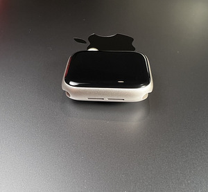 Apple Watch SE Gen.2 GPS 40 мм Starlight Aluminum BH99% (3 фото из 8)
