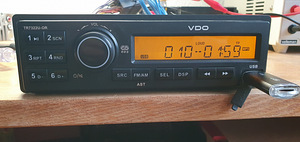 VDO TR7322U-OR MP3/USB FM 24V (18-32V) automakk (2 foto / 2)