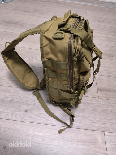 Продам небольшой рюкзак слинг, цвет хаки, новый (фото #2)