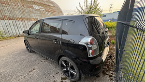 Toyota Corolla Verso 2.2d. Varuosadeks. (4 foto / 5)