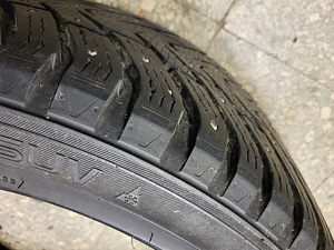 Naasterehvid Nokian 275/40 R21 (2 foto / 5)