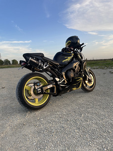 Yamaha r1 (2 фото из 6)