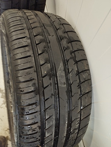 Продам резину 225/45/17 (2 фото из 3)