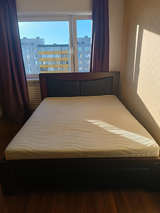 Кровать с матрасом (1 фото из 3)