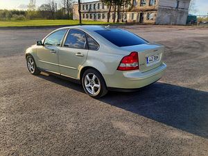 Volvo S40 2.4i (2 foto / 7)