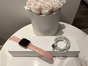 Продается Apple Watch Series 5 GPS 44 мм (3 фото из 3)
