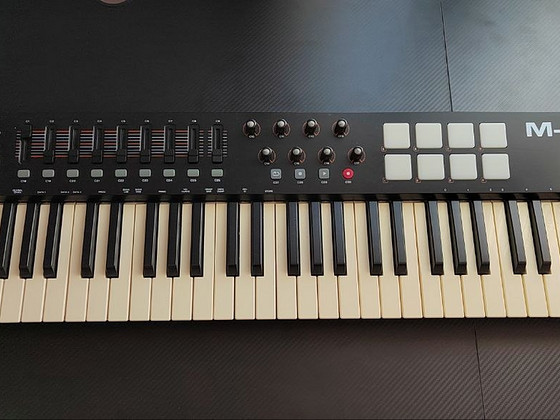 M-Audio Oxygen 61 (MKV) MIDI keyboard