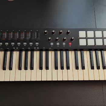 M-Audio Oxygen 61 (MKV) MIDI keyboard