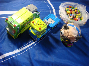 Mosse TrashPack Mänguasjad 2 prügiauto + koer + ~ 77 figuuri (1 foto / 3)