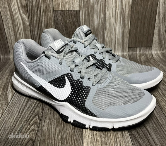 Кроссовки Nike, размер 40