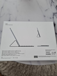 Apple-клавиатура (3 фото из 3)