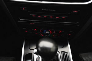 Audi A4 2008 2.7 140 kW (10 foto / 12)