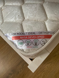 Täispuidu voodi madratsiga + öökapp + riiulikapp (4 foto / 4)