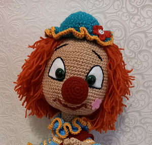 Вязаная игрушка Клоун Лютик.