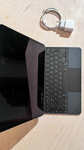 iPad Pro 12.9” 256GB, 4G, 4th Gen + Lisad (2 foto / 3)