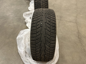 Шины Hankook Winter iCept iz2 225/45/R17 с шипами (2 фото из 5)