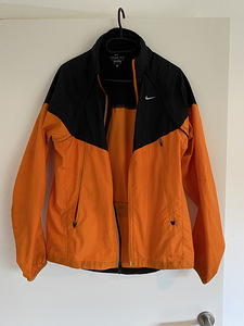 Nike kilejope, S suurus (1 foto / 4)