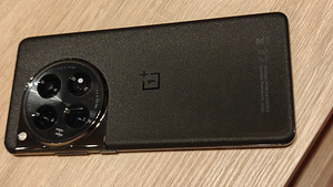 OnePlus 12 16/512GB (3 фото из 4)