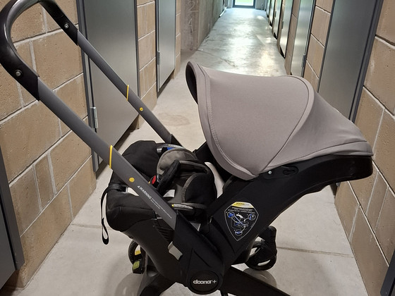 Автокресло-коляска Doona + Isofix (комплект)