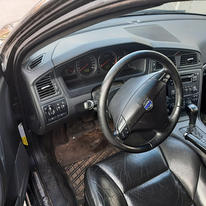 M: volvo v70 120kw 06a (5 foto / 5)