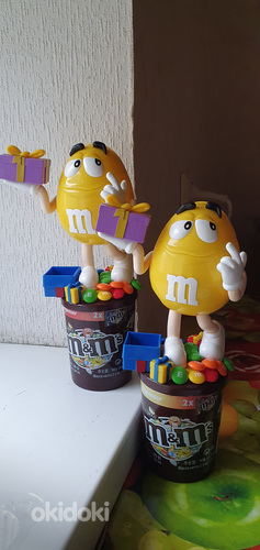 Контейнеры для конфет M&M's
