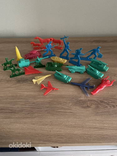 Ретро пластмассовые игрушки солдатики и техника СССР (фото #1)
