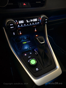 Toyota RAV4 AWD-i Premium 2022 JBL+ Smartmirror 2.5 131 kW (8 foto / 15)