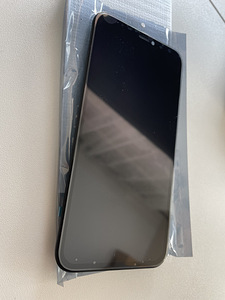 iPhone XR uus displei (1 foto / 2)