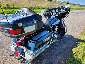 Harley-Davidson Electra Glide FLHTCUI ULTRA CLASSIC 2001 (4 foto / 7)